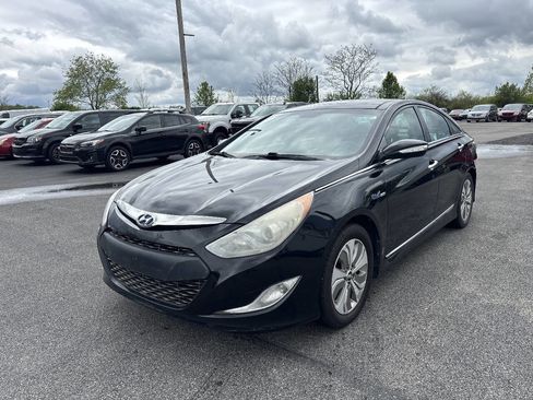 Used 2014 Hyundai Sonata Limited w/ Panoramic Sunroof Package 02 FWD image 3