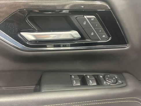 Used 2025 GMC Yukon XL Elevation w/ LPO, Elevation Black Package AWD/4WD image 18