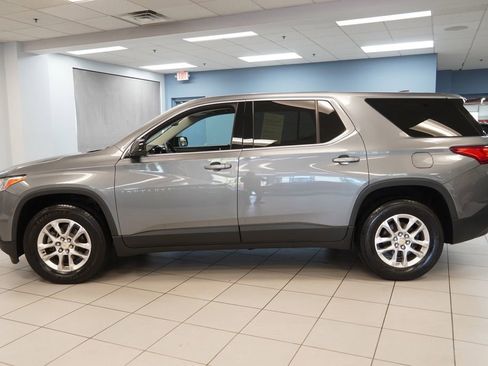 Used 2019 Chevrolet Traverse LS FWD image 2