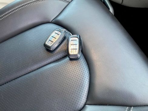 Used 2023 Chrysler Pacifica Touring-L FWD image 35