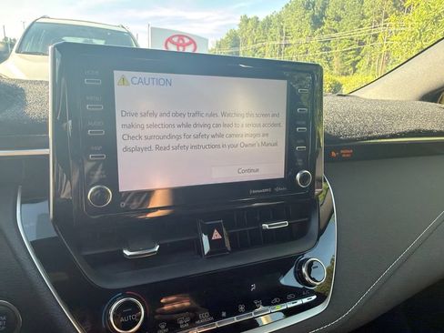 Used 2020 Toyota Corolla XSE FWD image 9