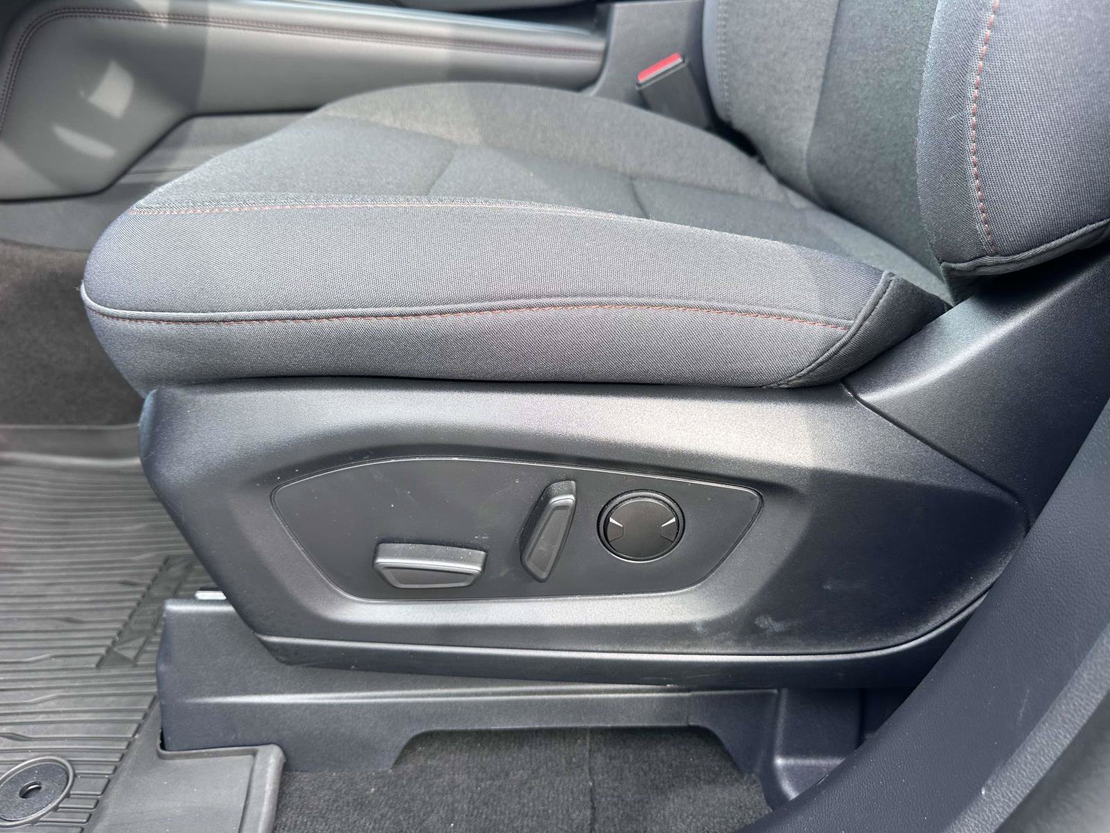Used 2026 Ford Explorer Active AWD/4WD image 11