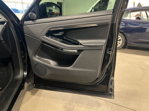 Used 2020 Land Rover Range Rover Evoque SE image 41