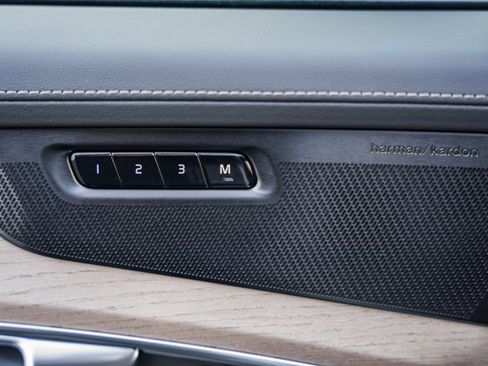 Used 2025 Volvo XC90 T8 Plus w/ Protection Package Premier image 34