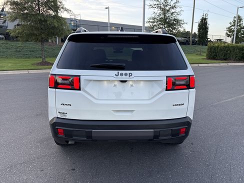 Used 2026 Jeep Cherokee Laredo AWD/4WD image 8