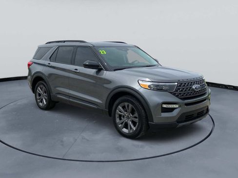 Used 2023 Ford Explorer XLT w/ Equipment Group 202A AWD/4WD image 5