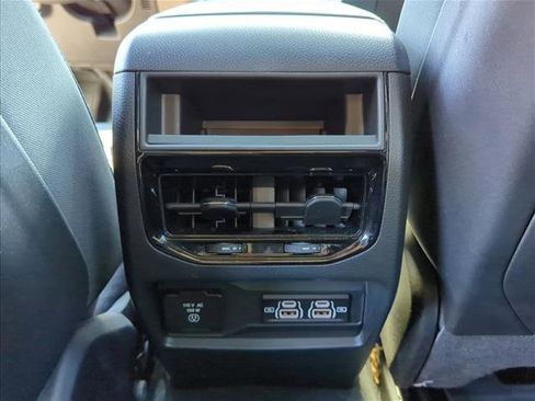 Used 2025 Jeep Grand Cherokee Laredo X w/ Luxury Tech Group I AWD/4WD image 19