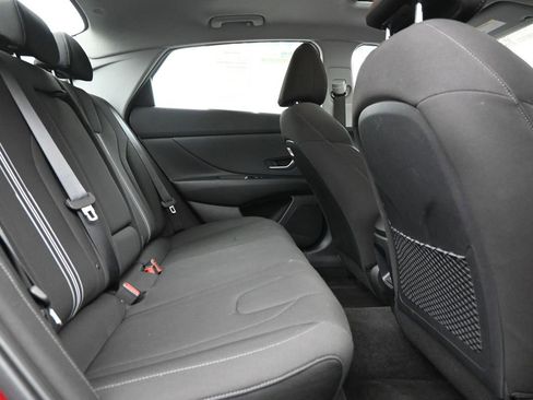 Used 2025 Hyundai Elantra SEL image 9