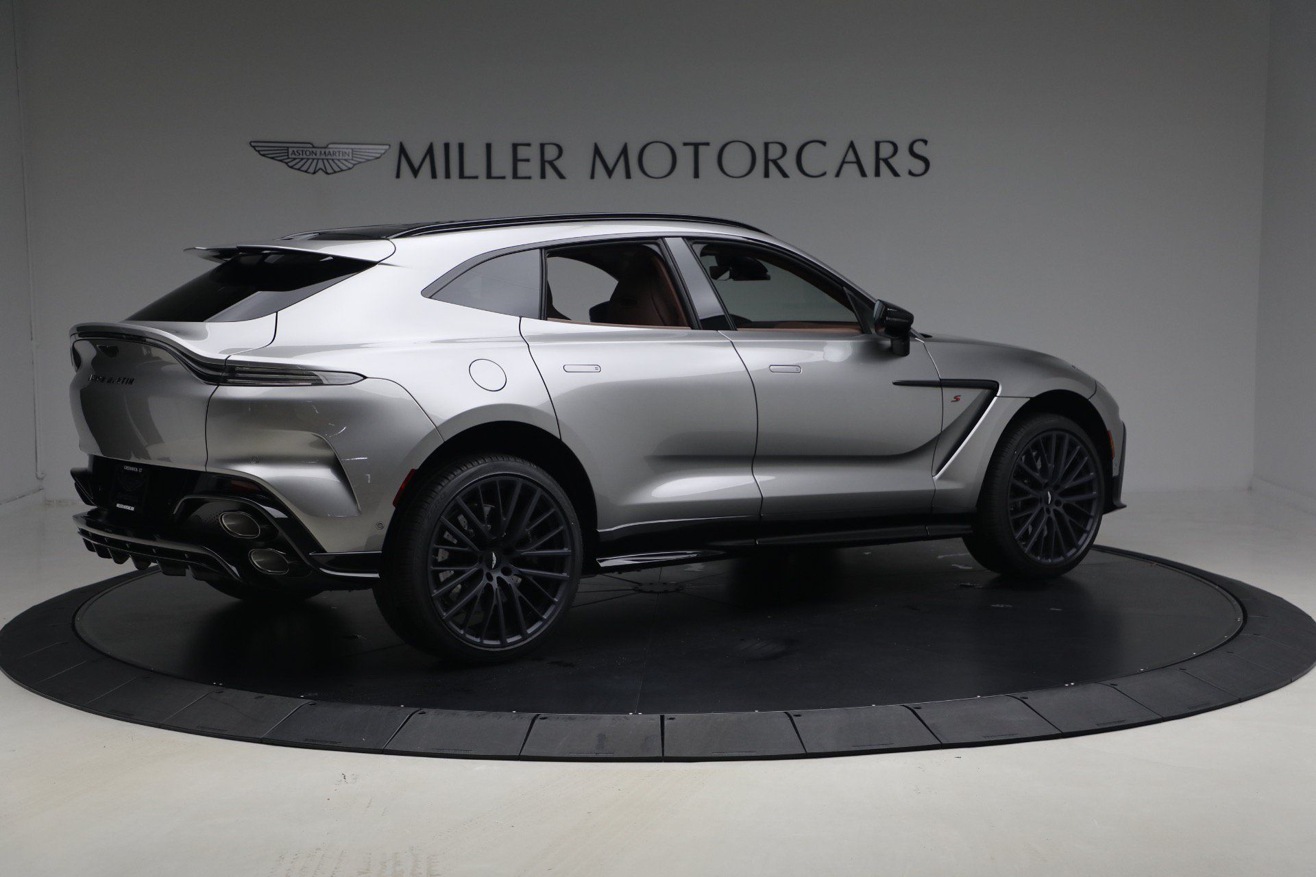 Used 2026 Aston Martin DBX 707 AWD/4WD image 8