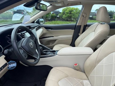 Used 2018 Toyota Camry XLE FWD image 5