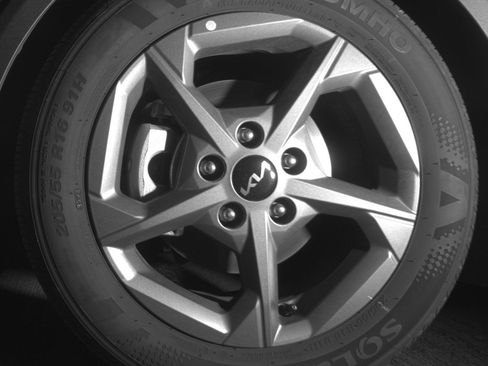 Used 2025 Kia K4 LXS image 12