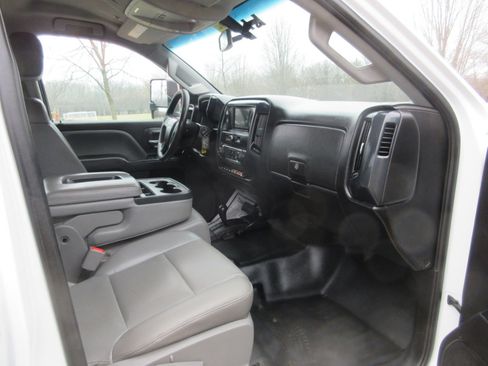 Used 2018 Chevrolet Silverado 2500 W/T w/ Snow Plow Prep Package image 36