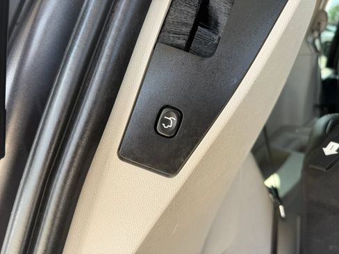 Used 2020 Dodge Grand Caravan SXT FWD image 15