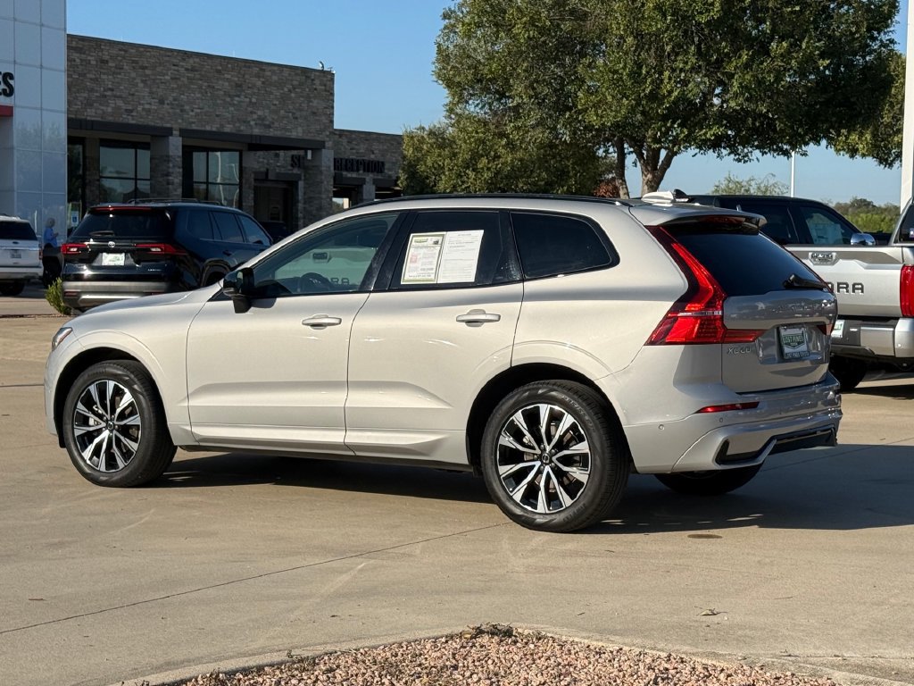 Used 2025 Volvo XC60 B5 Plus w/ Climate Package AWD/4WD image 3