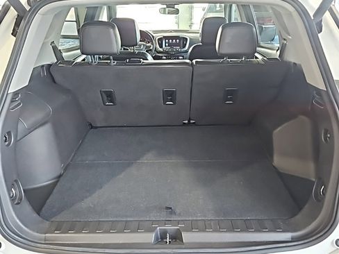 Used 2024 GMC Terrain SLT image 18