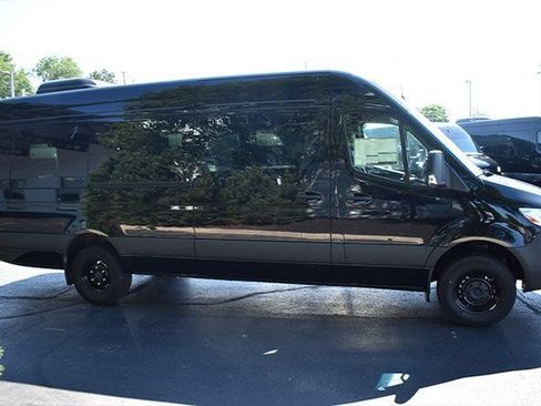Used 2024 Mercedes-Benz Sprinter 3500 image 4