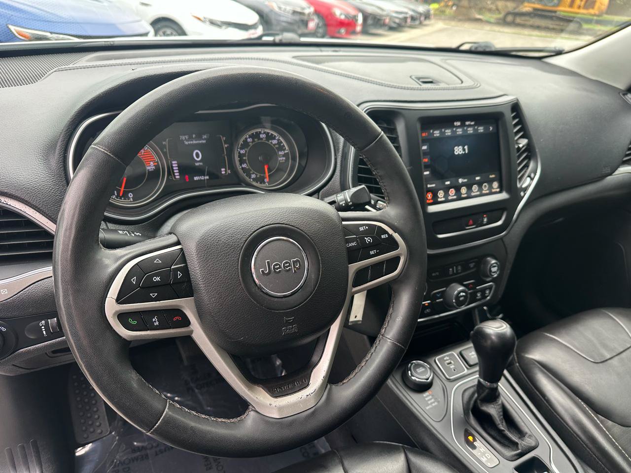 Used 2022 Jeep Cherokee Latitude AWD/4WD image 3