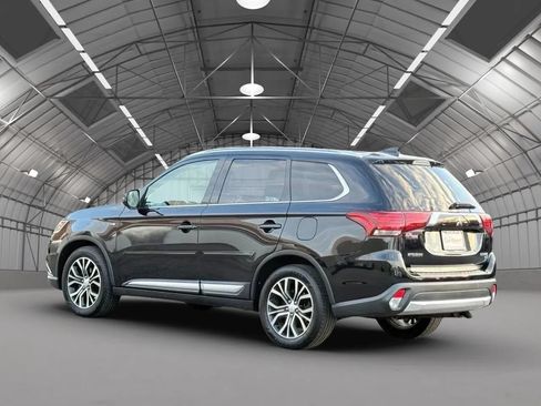 Used 2017 Mitsubishi Outlander GT AWD/4WD image 5