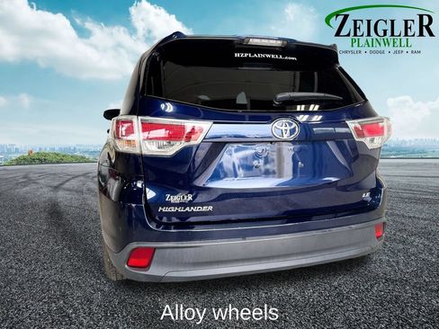 Used 2015 Toyota Highlander LE FWD image 4