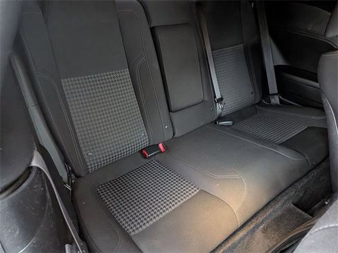 Used 2015 Dodge Challenger SXT image 23