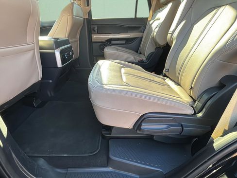 Used 2024 Ford Expedition Limited image 21