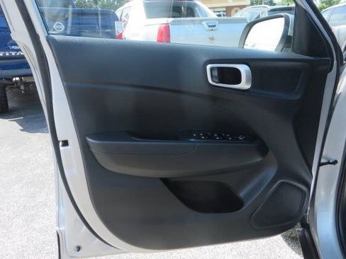 Used 2026 Hyundai Venue SEL FWD image 6