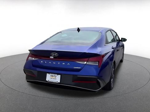 Used 2025 Hyundai Elantra Limited image 12