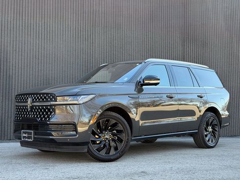 Certified 2025 Lincoln Navigator Black Label image 2