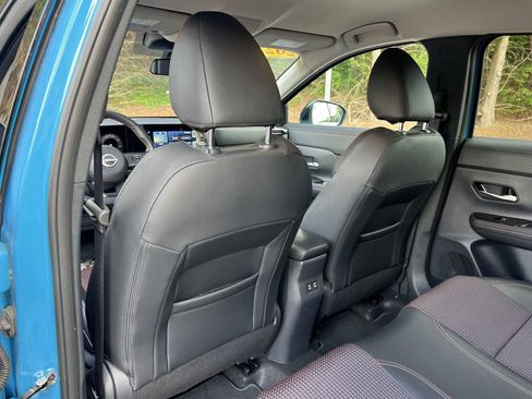 Certified 2025 Nissan Kicks SR FWD image 18