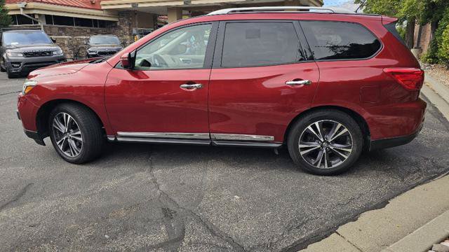 Used 2017 Nissan Pathfinder Platinum w/ Family Entertainment Package AWD/4WD image 8