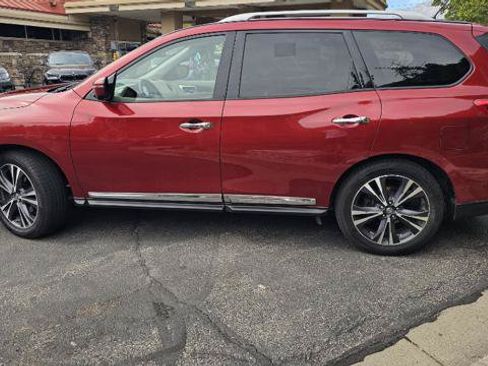 Used 2017 Nissan Pathfinder Platinum w/ Family Entertainment Package AWD/4WD image 8