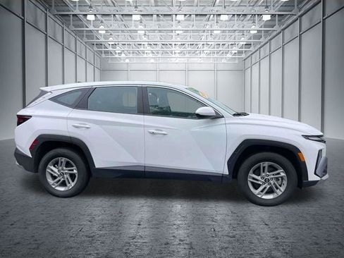 Used 2025 Hyundai Tucson SE AWD/4WD image 5
