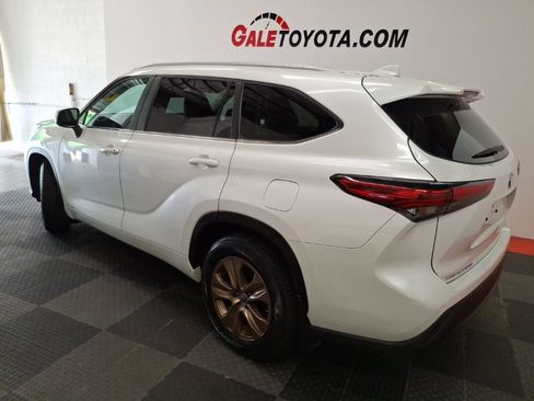 Used 2023 Toyota Highlander Bronze Edition AWD/4WD image 10