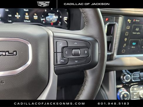 Used 2023 GMC Yukon XL Denali AWD/4WD image 22