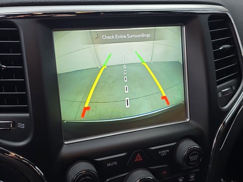 Used 2018 Jeep Grand Cherokee Limited image 21