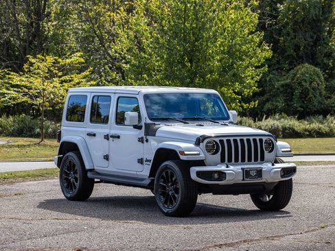 Used 2020 Jeep Wrangler Unlimited Sahara AWD/4WD image 2