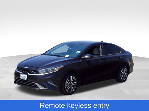 Used 2023 Kia Forte LXS w/ LXS Technology Package FWD image 4