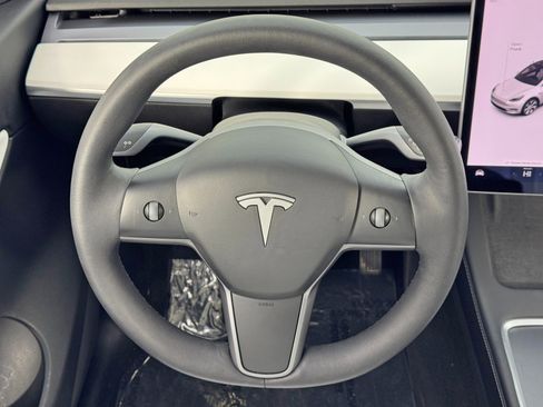 Used 2021 Tesla Model Y Long Range image 18