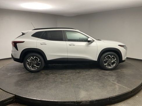 New 2026 Chevrolet Trax LT image 8