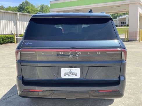 Used 2025 Lincoln Navigator L Reserve w/ Jet Appearance Package AWD/4WD image 4