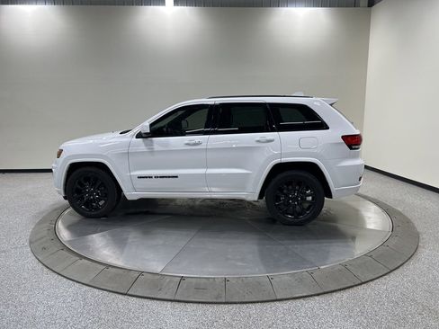 Used 2021 Jeep Grand Cherokee Laredo X image 9