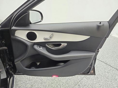 Used 2019 Mercedes-Benz C 300 Sedan image 21