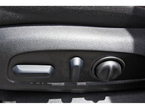 Used 2023 Chevrolet Equinox LT FWD image 26