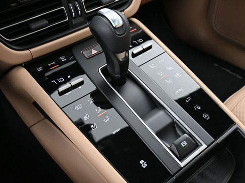 New 2026 Porsche Macan AWD/4WD image 21