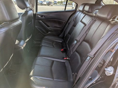 Used 2018 MAZDA MAZDA3 Touring FWD image 12