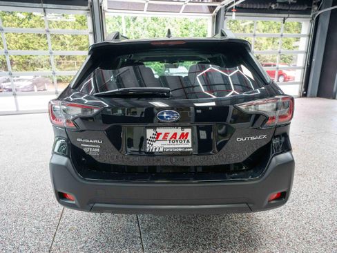 Used 2023 Subaru Outback Premium AWD/4WD image 3