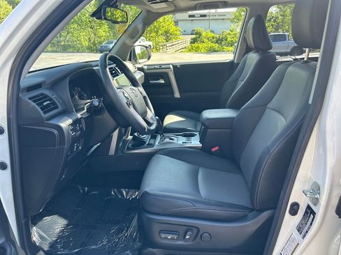 Certified 2024 Toyota 4Runner SR5 Premium w/ Moonroof Package AWD/4WD image 17