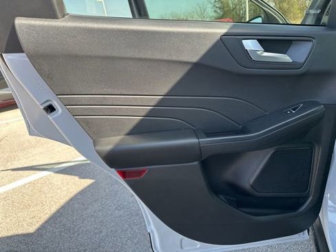 New 2025 Ford Escape SE image 32