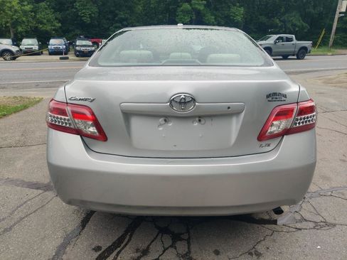 Used 2010 Toyota Camry LE FWD image 5