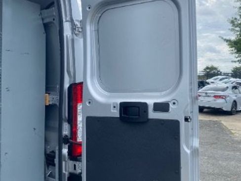 Used 2023 RAM ProMaster 2500 w/ Driver Convenience Group FWD image 11